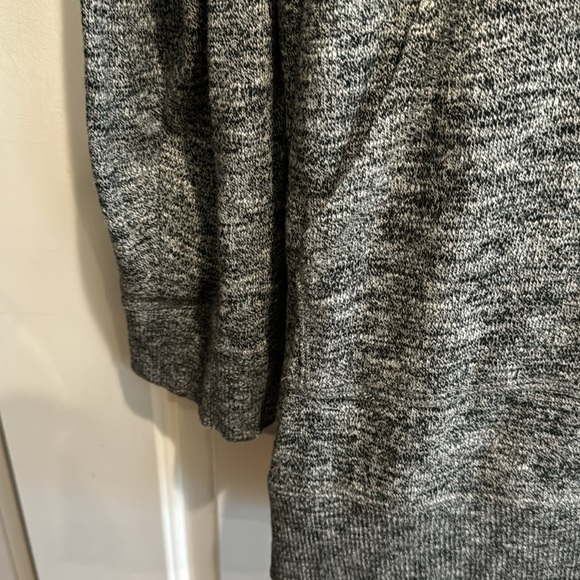 Torrid 3X lightweight, hooded sweatshirt, drawstring, neckline front pocket - Picture 5 of 8